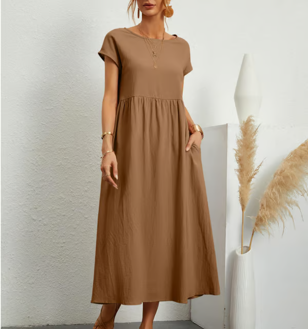 Comfortable women's sleeveless A-line dress with pockets, ideal for everyday summer and spring.