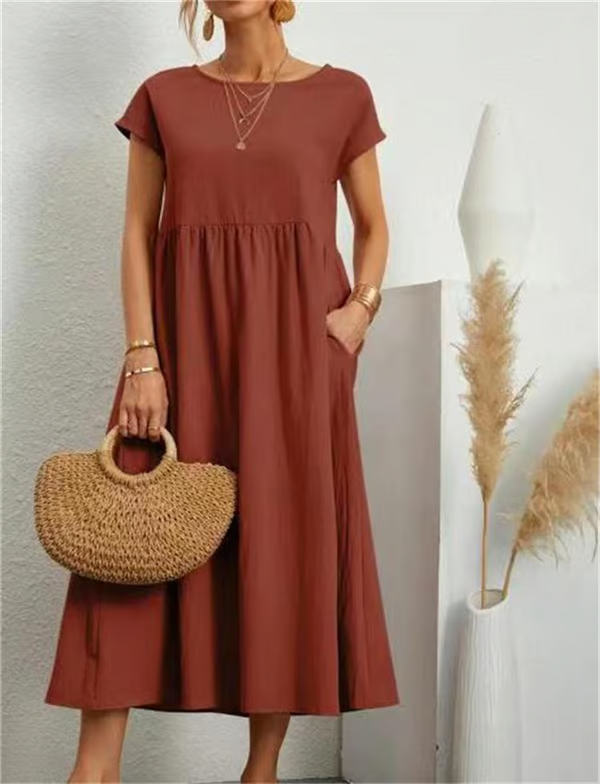Stylish women's casual A-line pocket dress, sleeveless design for breezy summer and spring days.