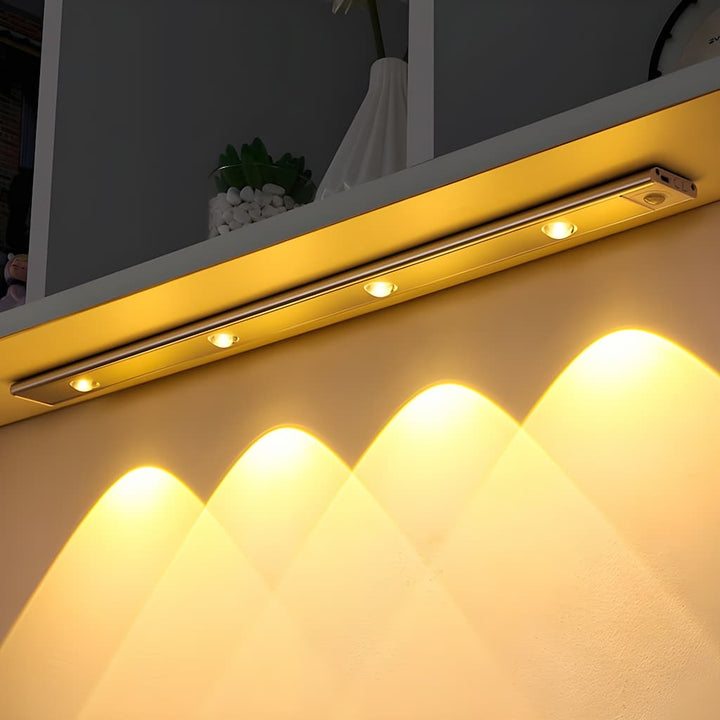 Closet light: Wireless LED bar with intelligent motion detection.