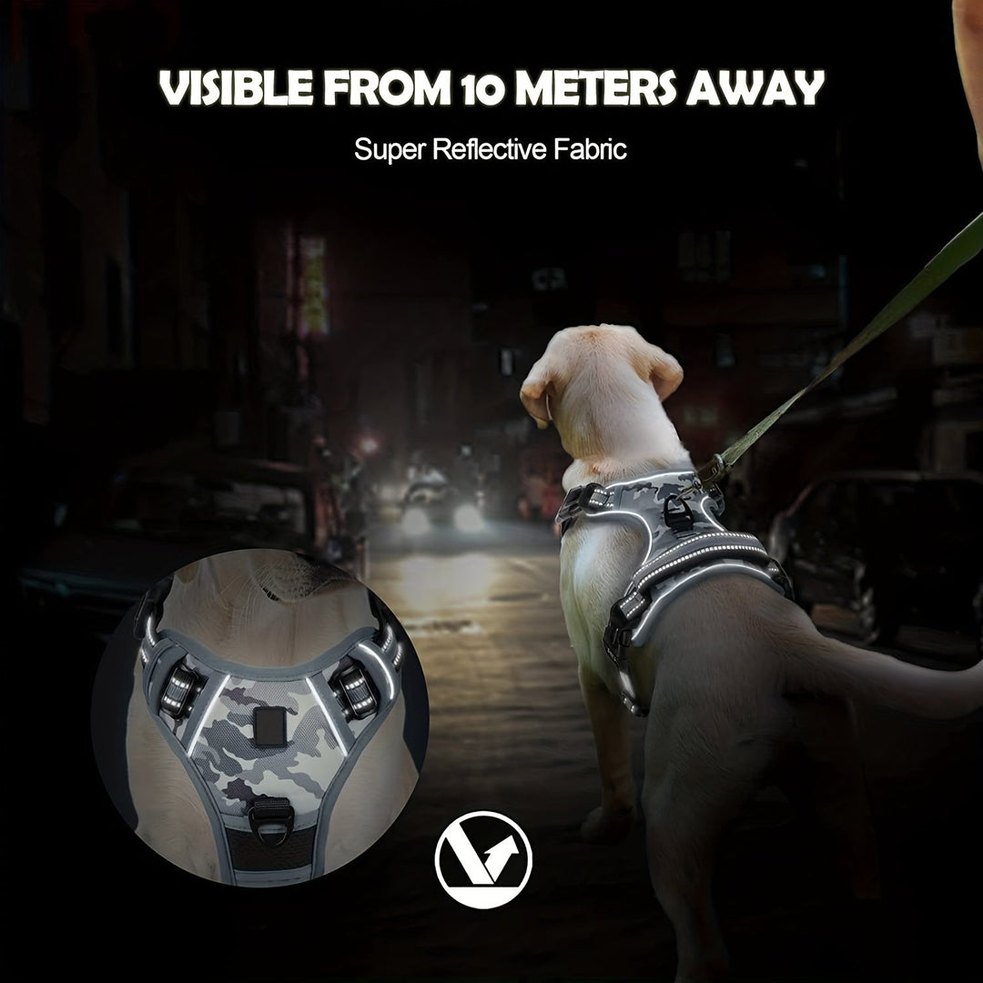 Easy-walk dog harness with front clip & reflective details for training.
