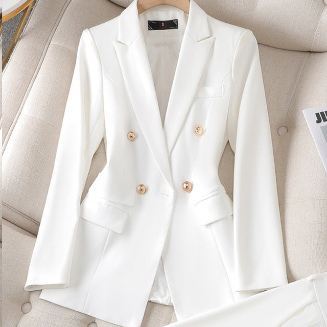 Elegant women's tailored blazer for professional style, perfect for officewear & business fashion.