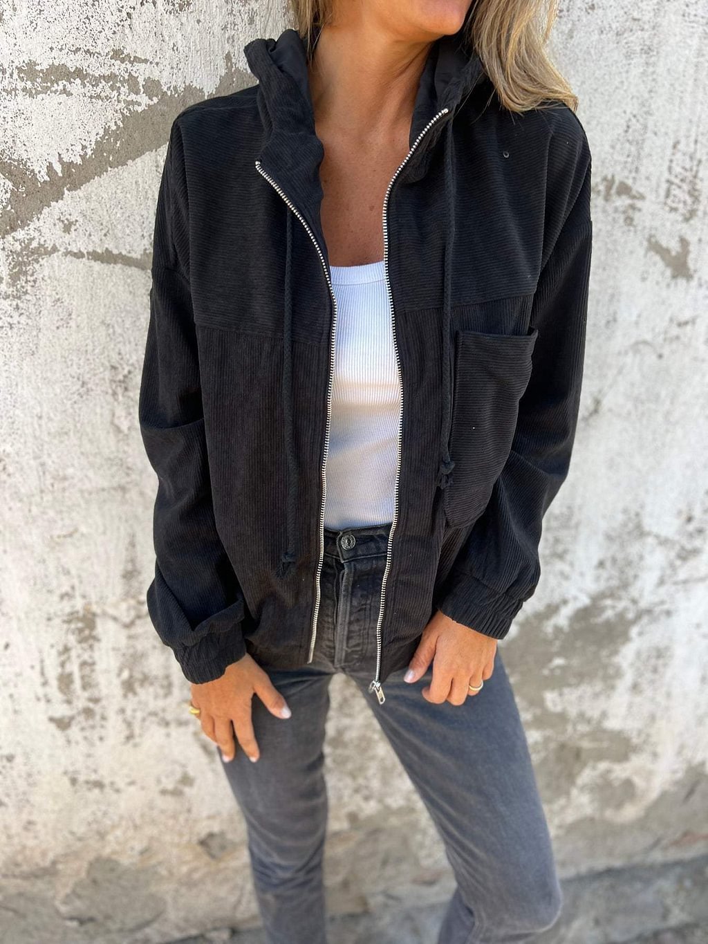 Versatile women's hooded jacket, featuring a loose fit for street style & casual fashion in autumn/spring.