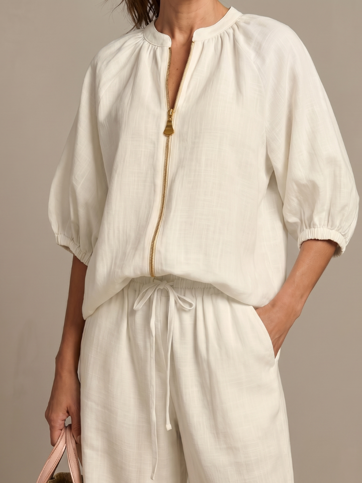 Casual chic women's two-piece set, perfect for spring and summer fashion.