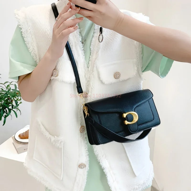 Women's elegant everyday handbag with ample storage. Chic luxury accessory, perfect for daily use.