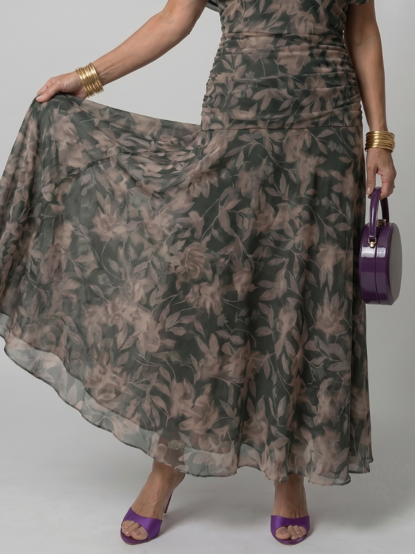 Flowy women's midi dress, off-shoulder, elegant and comfortable, suitable for various occasions.
