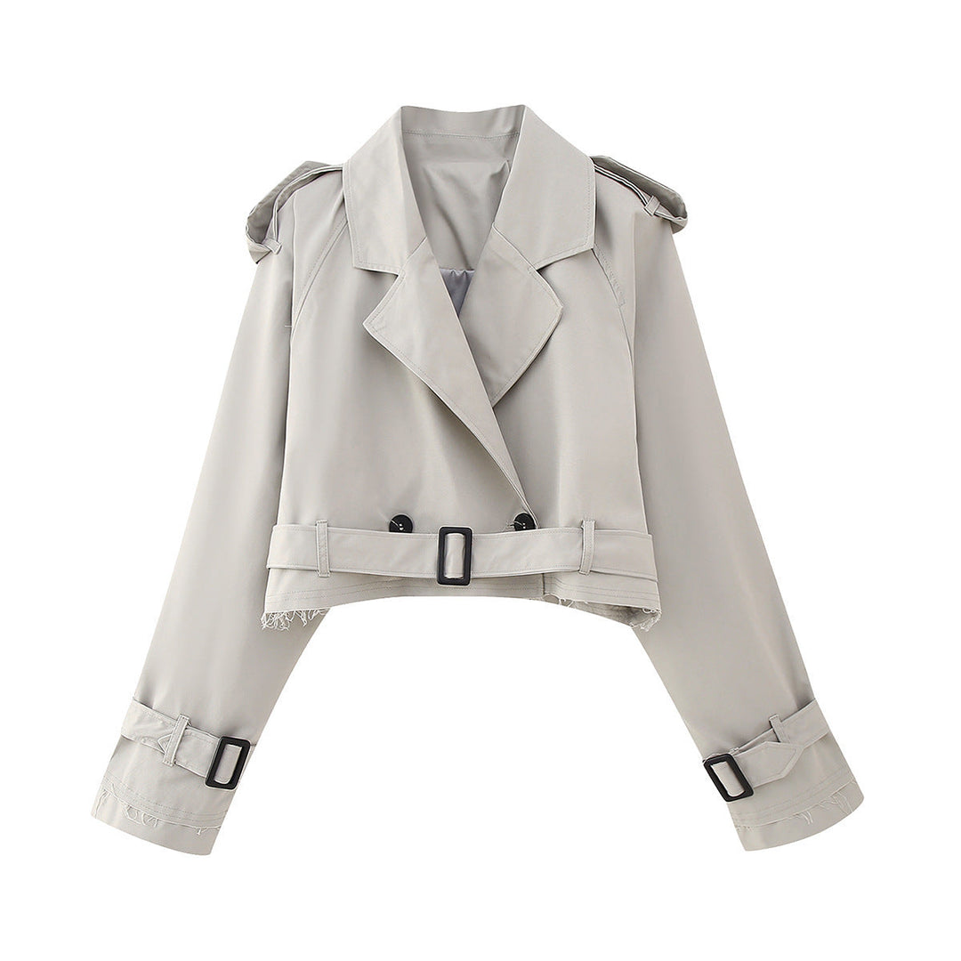 Cropped women's trench coat with a chic belt, ideal for transitional weather. Modern, elegant, and versatile outerwear.