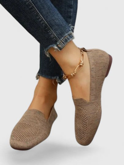 Stylish women's lace-up comfort shoes with cushioning & support for versatile everyday wear.