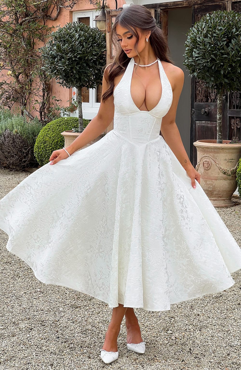 Elegant Embroidered V-Neck Sleeveless Dress
