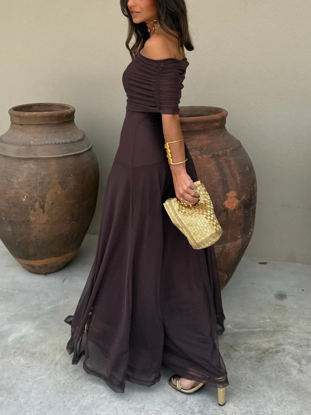 Flowy women's off-shoulder maxi dress in elegant brown chiffon, ideal for summer.