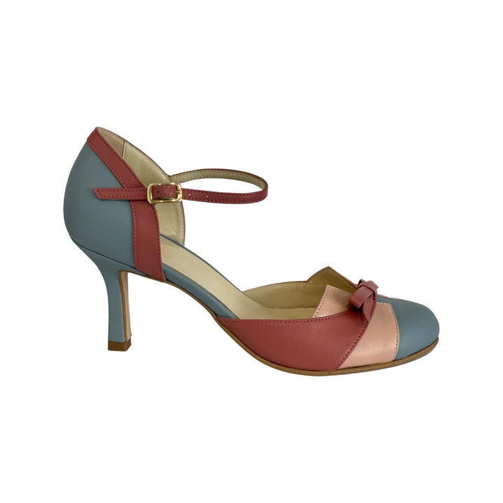 White orthopedic high heels for women's formal wear. Elegant comfort shoes with excellent foot support.