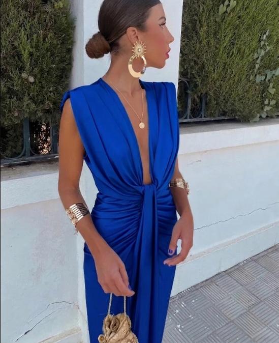 Versatile women's elegant pleated pleated maxi dress. Perfect long flowy formal or summer dress.