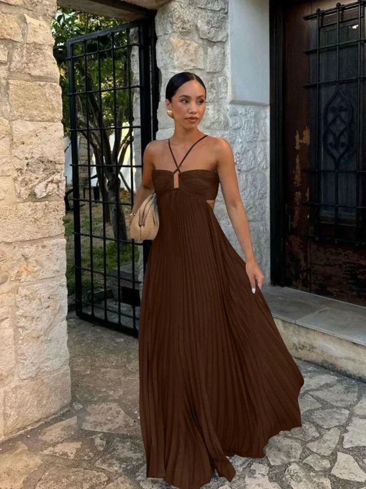 Elegant women's pleated maxi dress in a flowy design, perfect for any special occasion or summer style.