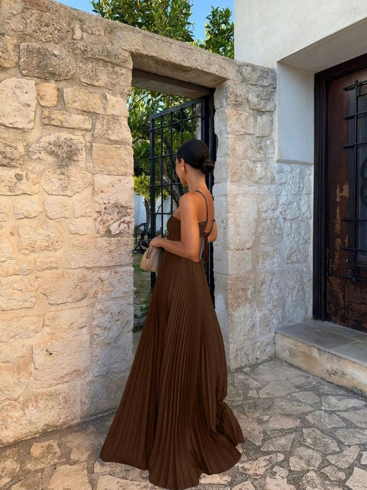 Flowy pleated maxi dress for women, an elegant and comfortable long dress, perfect for summer fashion.