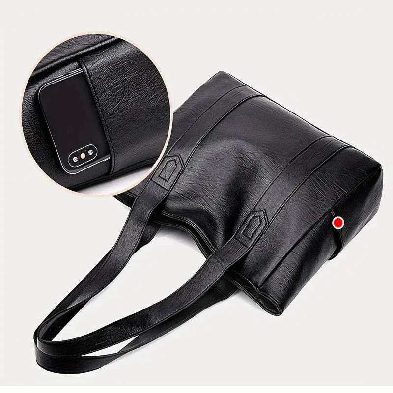 Classic black retro women's shoulder bag, an elegant and stylish handbag for any occasion.