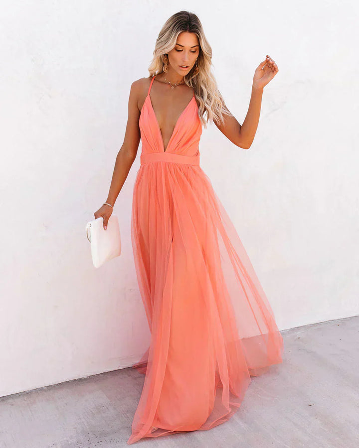 Beautiful V-neck summer maxi dress, ideal for evening parties.