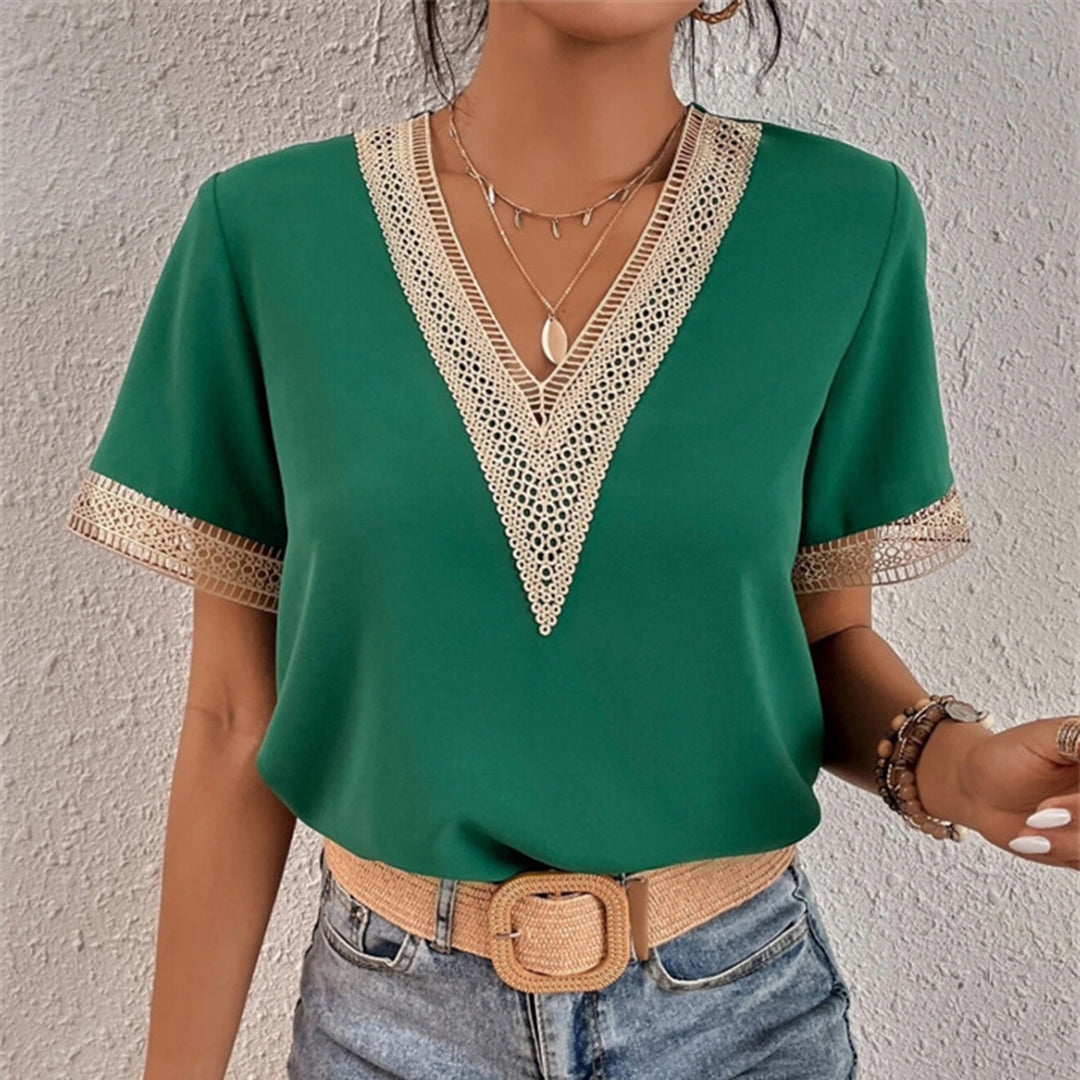 Breathable women's elegant autumn t-shirt. Effortless comfort & chic style for versatile casual outfits.