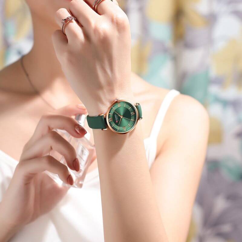 High-quality emerald green waterproof quartz watch, an elegant and durable fashion accessory with a comfy strap.