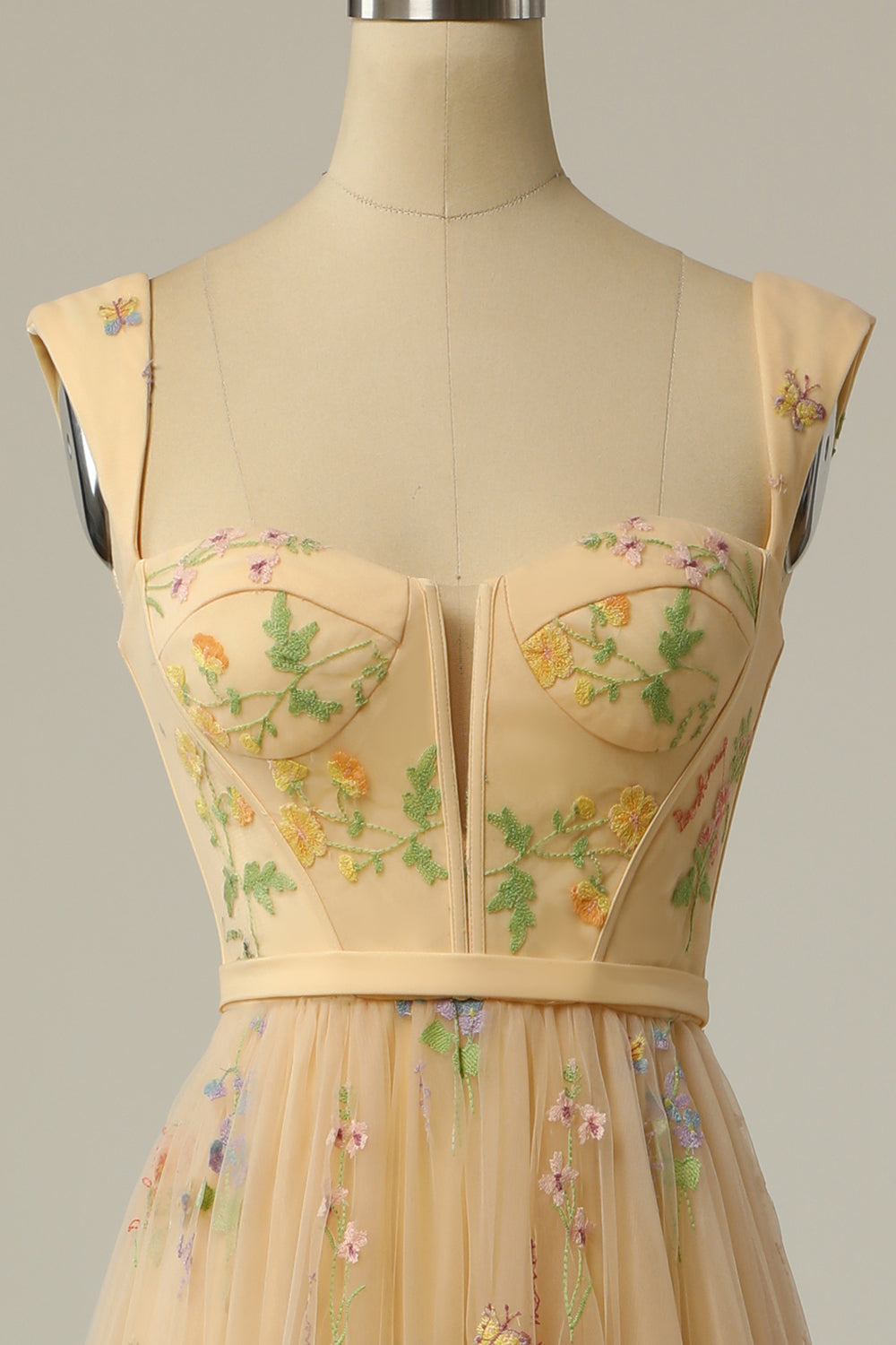 Flowing A-line ball gown for women, long and elegant with exquisite embroidery for formal galas.
