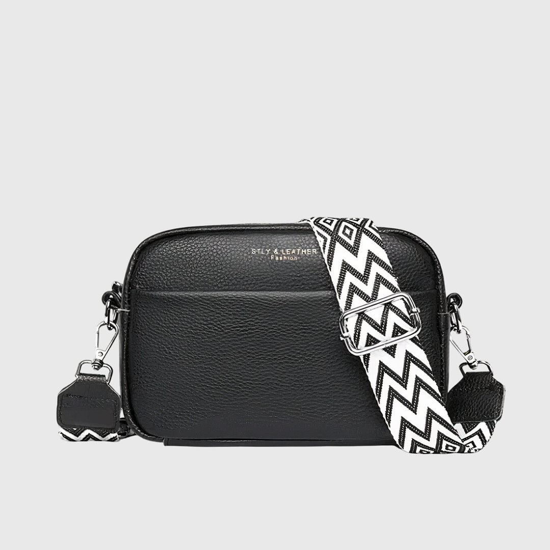 Elegant women's black leather shoulder bag with a classic design, perfect fashion accessory for daily use.
