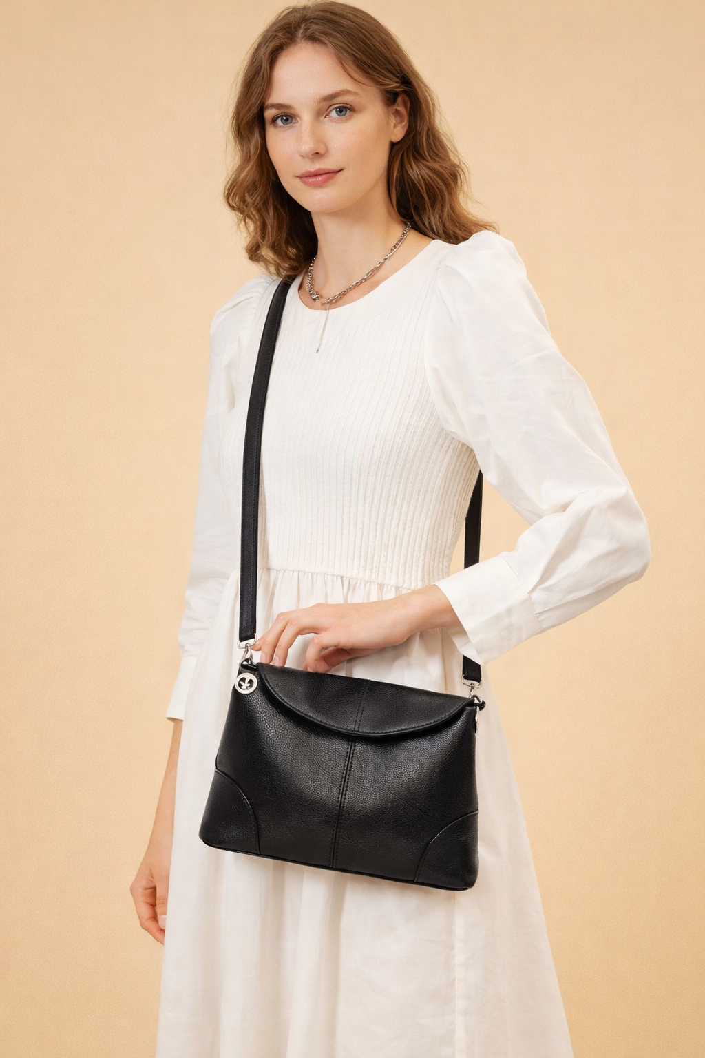 Chic women's handbag made of synthetic leather, a versatile and elegant everyday shoulder or crossbody bag.