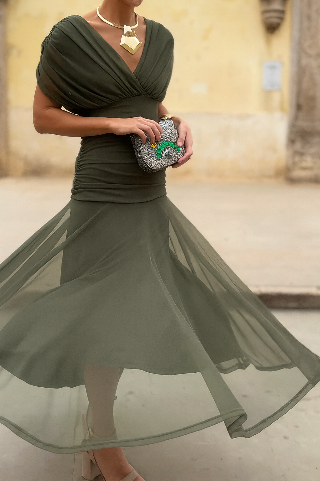 Stylish raglan sleeve mesh dress, an elegant choice for women's summer fashion.