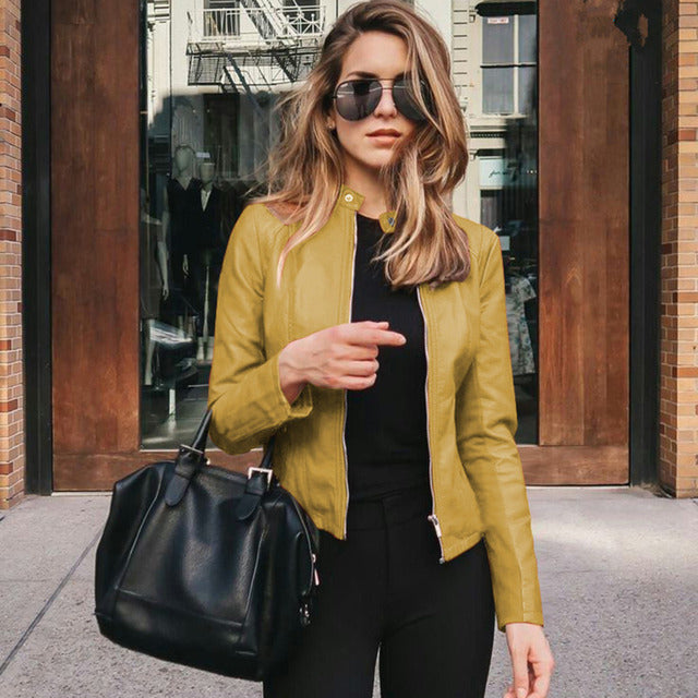 Versatile women's tailored jacket, offering an elegant layer for modern fashion & stylish outerwear. Chic fit.