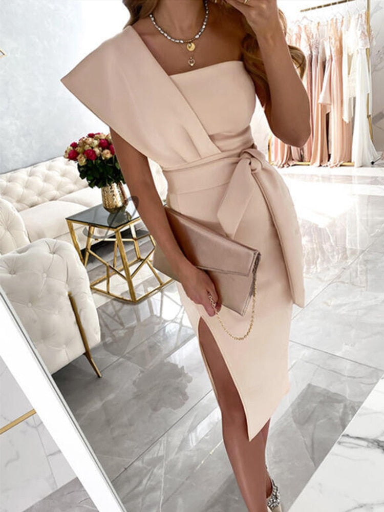 Chic ladies' formal one-shoulder dress featuring an elegant slit, a stunning choice for any evening event.