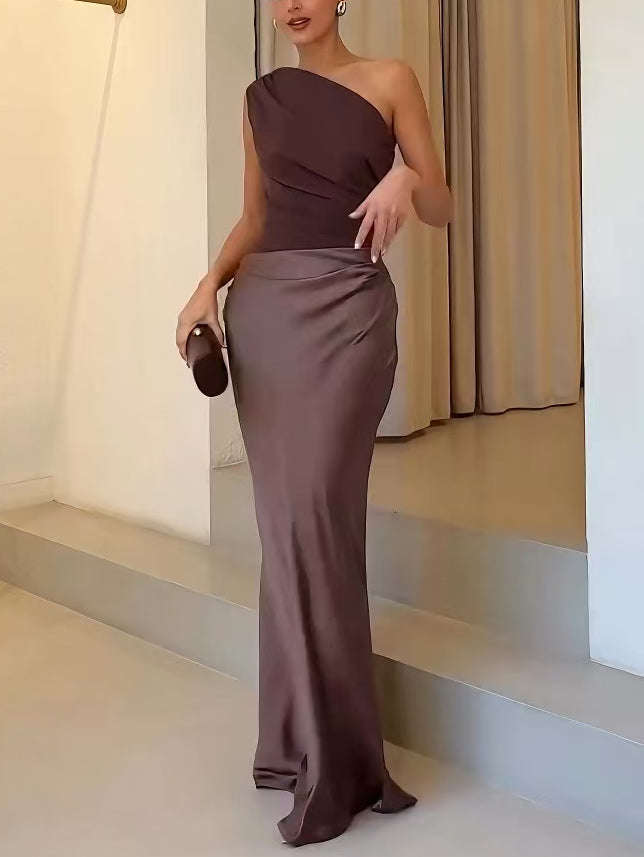 Elegant women's pleated maxi dress with one-shoulder detail, perfect for special occasion parties.