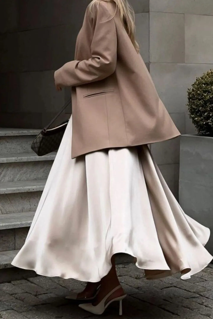 Versatile women's long satin skirt, ideal for office or casual looks