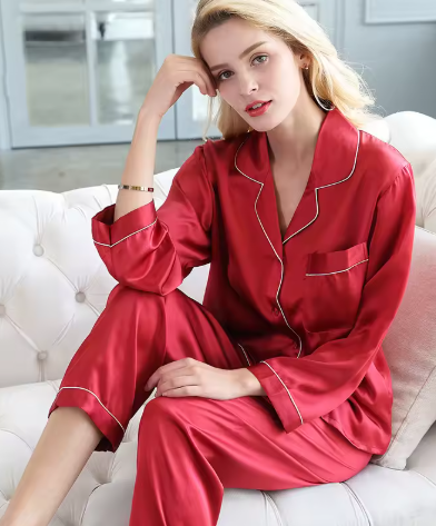 Discover luxurious women's sleepwear: a cozy two-piece loungewear set