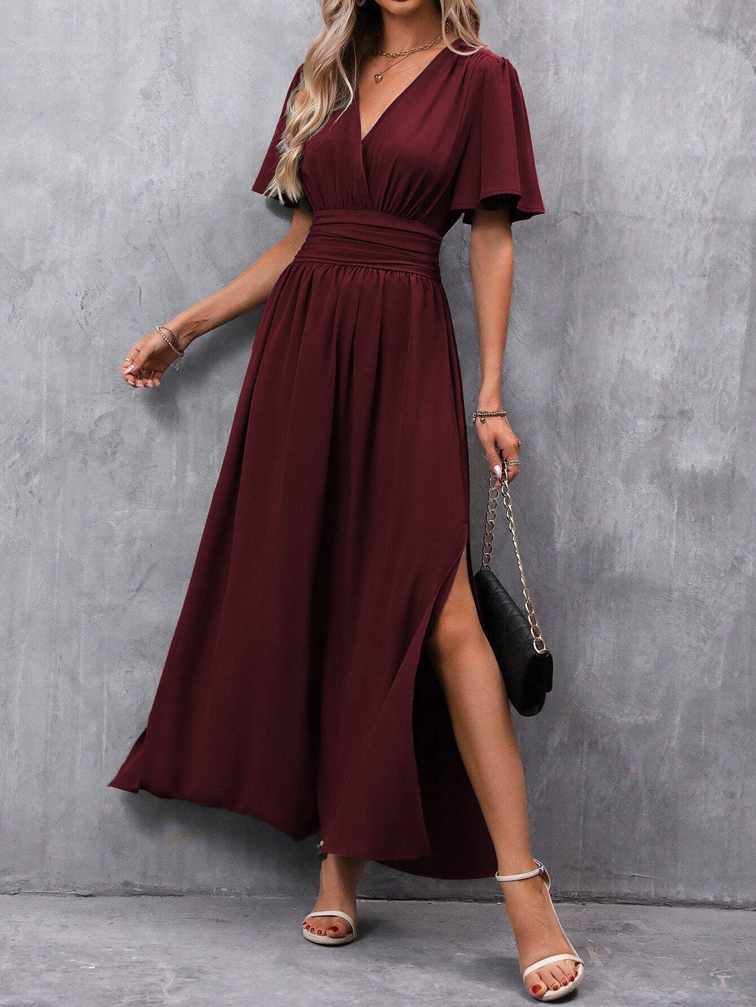 Beautiful V-neck maxi dress for women, an elegant choice for summer parties, vacations, or a stylish casual look.