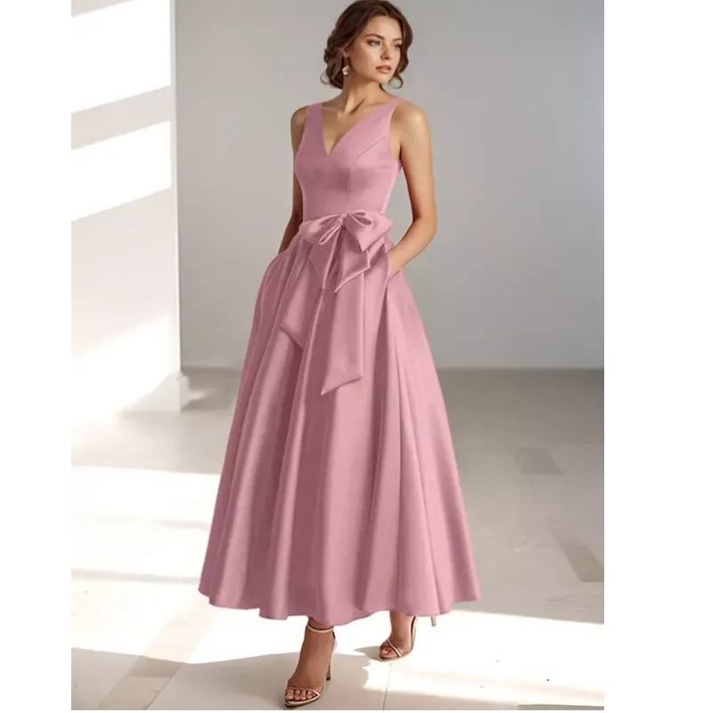 Classic elegant women's pleated V-neck midi dress, suitable for race day glamour.