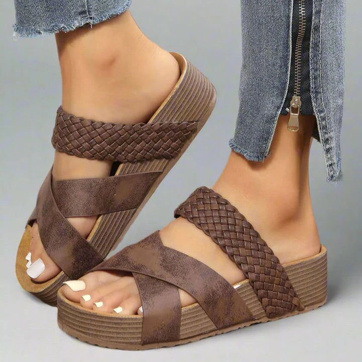 Women's orthopedic sandals with padded insole for superior comfort & arch support. Ideal for walking & pain relief.