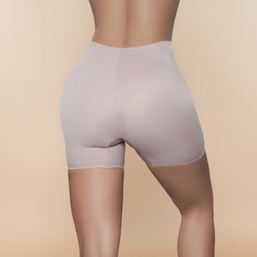 Seamless high-waist shaping bike shorts for women. Comfortable activewear or essential layering, navy/beige.
