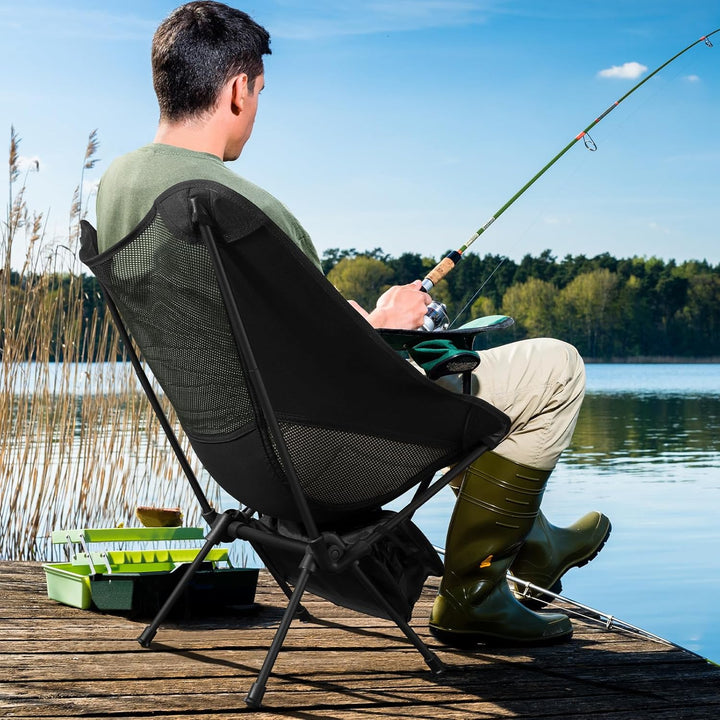 Portable beach chair, comfortable & foldable aluminum frame for sunbathing.