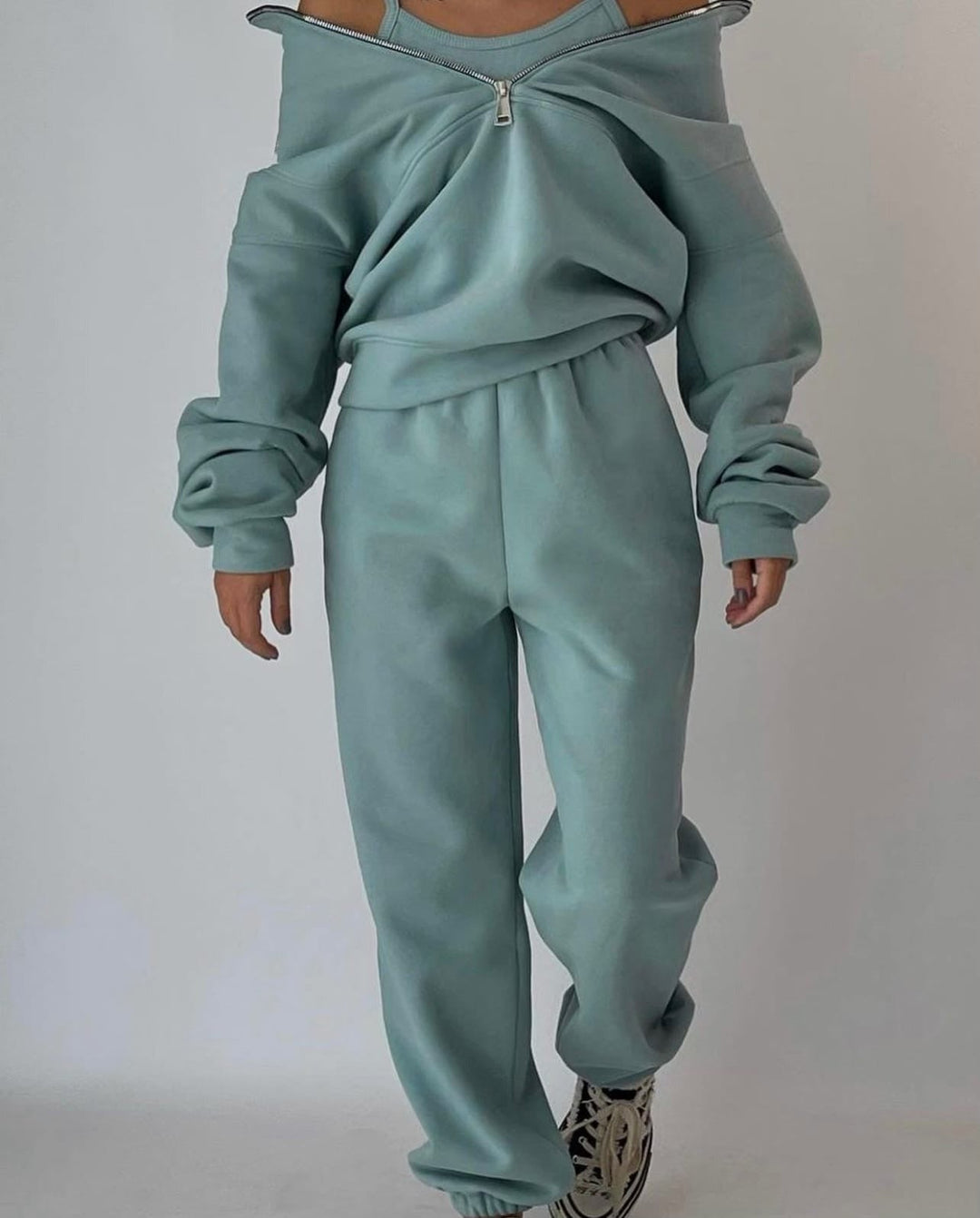 Relaxed fit women's lounge set, a cozy two-piece fleece outfit for ultimate comfort and everyday casual wear.
