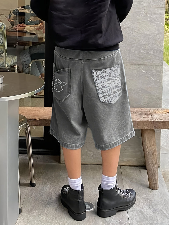 Men's casual denim Bermuda shorts with elegant floral embroidery, ideal for summer streetwear.