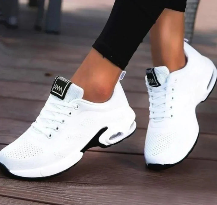 Comfortable women's orthopedic support sneakers, ideal for walking, casual wear, and versatile everyday use.