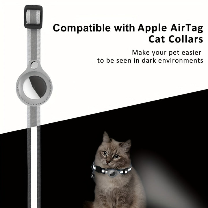 Night visible cat collar: reflective, quick-release, and with a bell for enhanced pet safety outdoors.