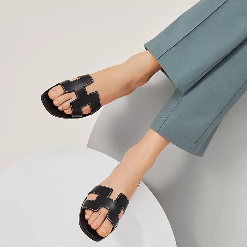 Casual slip-on ladies' slippers with elegant design. Ideal comfort shoes for summer home.