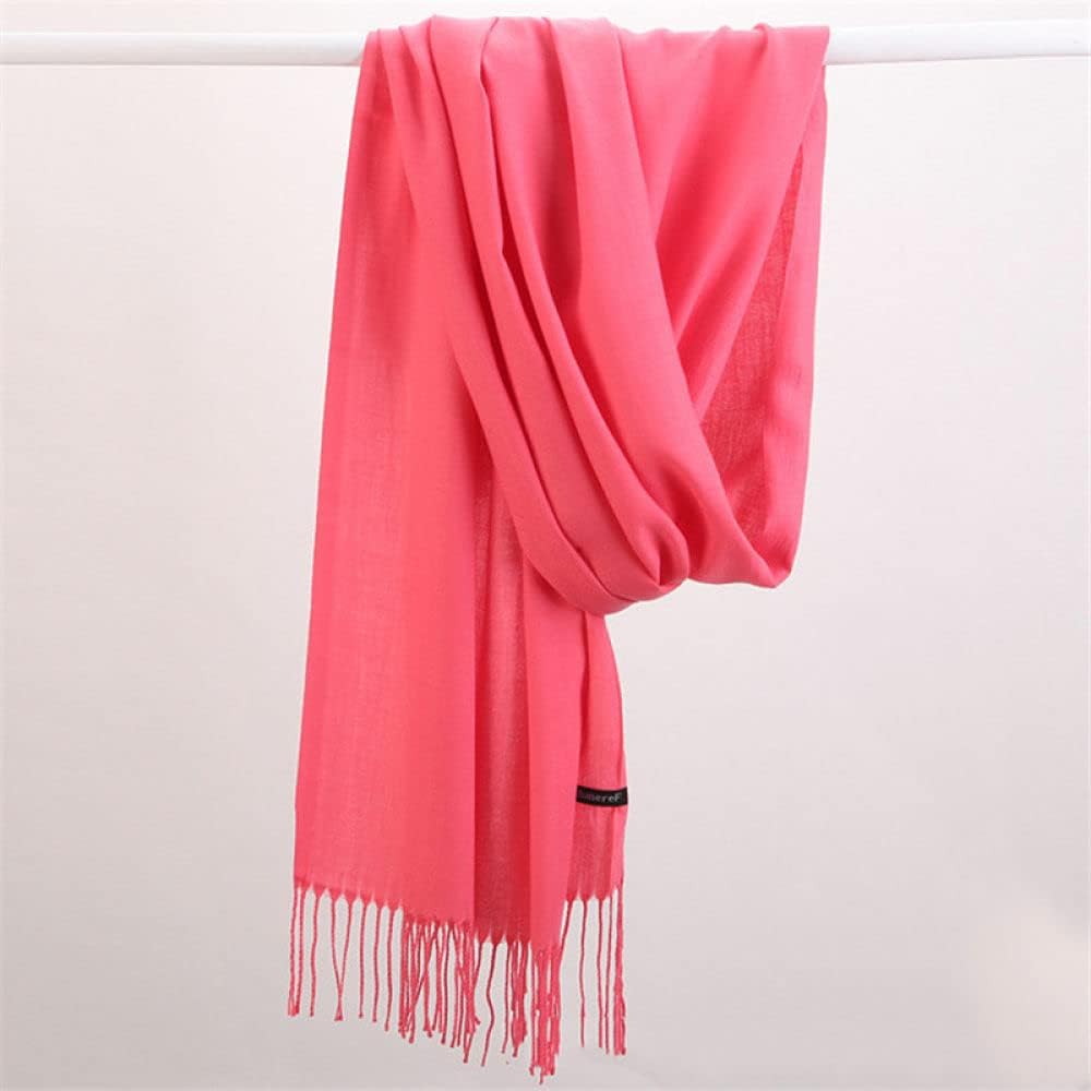 Solid color cashmere scarf, luxurious & soft, essential for stylish women's winter outfits.