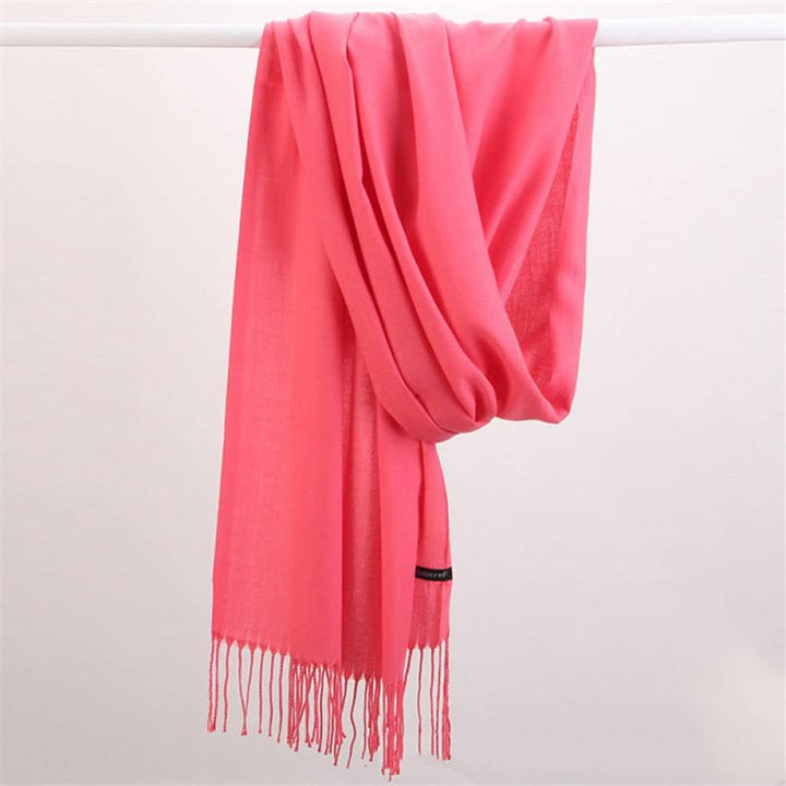 Solid color cashmere scarf, luxurious & soft, essential for stylish women's winter outfits.