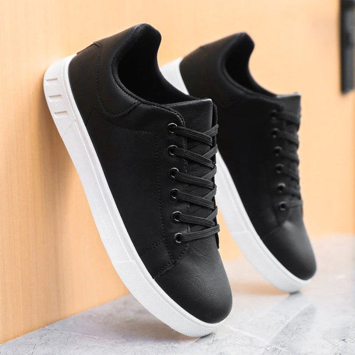 Lace-up men's trainers in brown, combining smart casual elegance with everyday walking shoe comfort.
