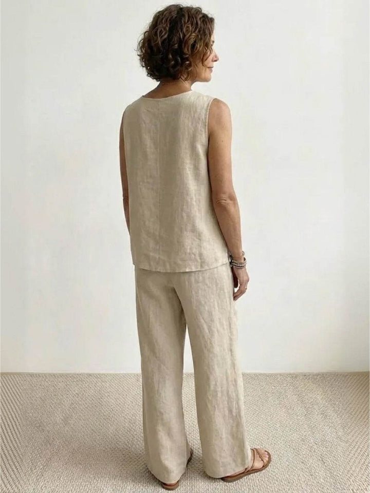 Effortless comfort in a women's sleeveless tank and wide-leg pants two-piece set, versatile everyday wear.