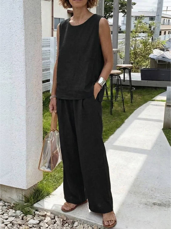 Breezy women's two-piece set: sleeveless tank top & wide-leg pants, perfect for spring/summer fashion.