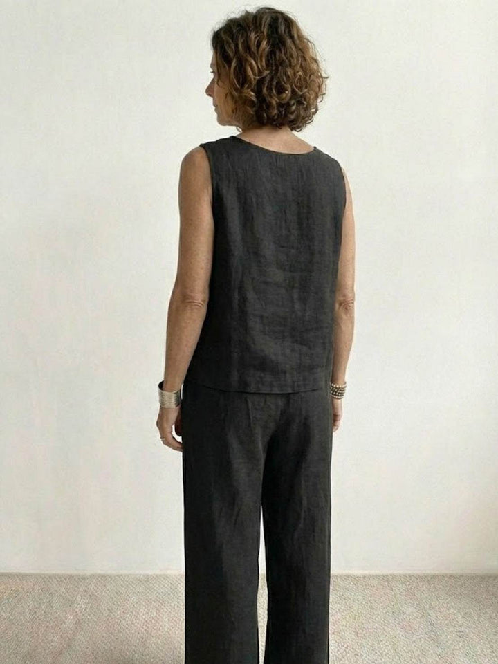 Relaxed fit women's sleeveless tank and wide-leg pants set, ideal for casual spring & summer days.