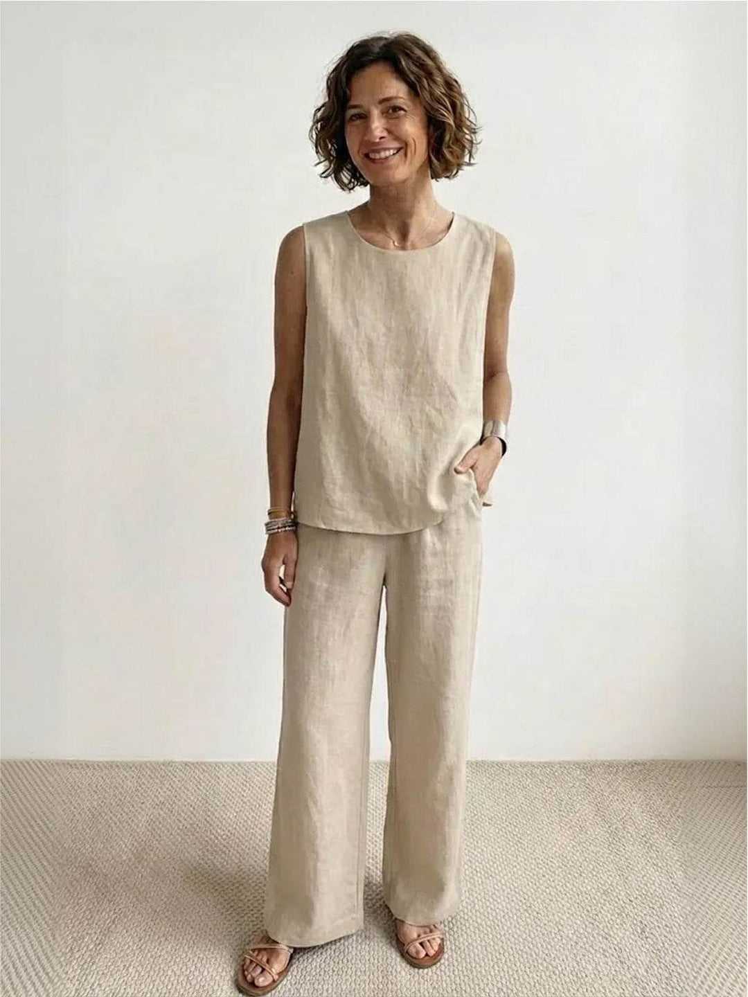 Comfortable women's two-piece co-ord set: sleeveless tank top and wide-leg pants for everyday style.