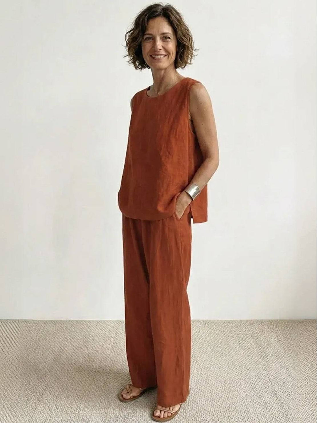 Fashionable women's sleeveless tank & wide-leg pants two-piece set, perfect for spring/summer outfits.