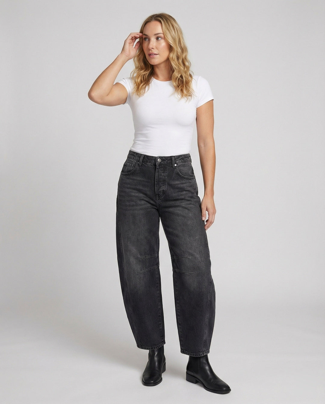 Women's mid-rise barrel jeans in a relaxed fit, perfect for comfortable everyday style.
