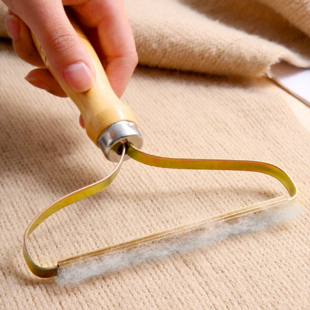 Portable lint & fur remover set, essential travel accessory for quick clothes care & clothing maintenance on the go.